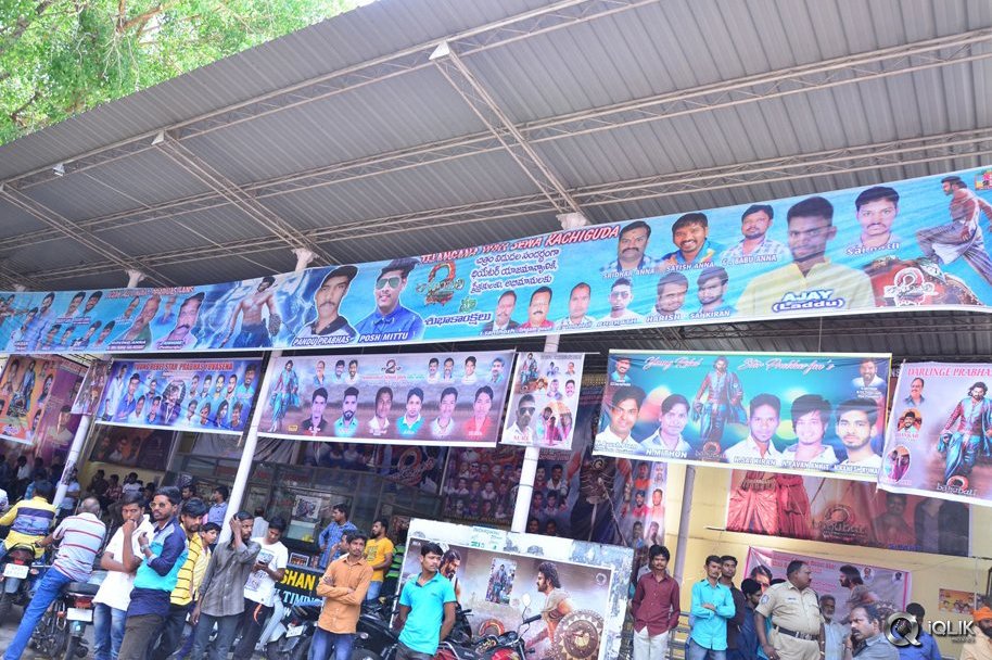 Baahubali-2-Hungama-at-RTC-X-Roads